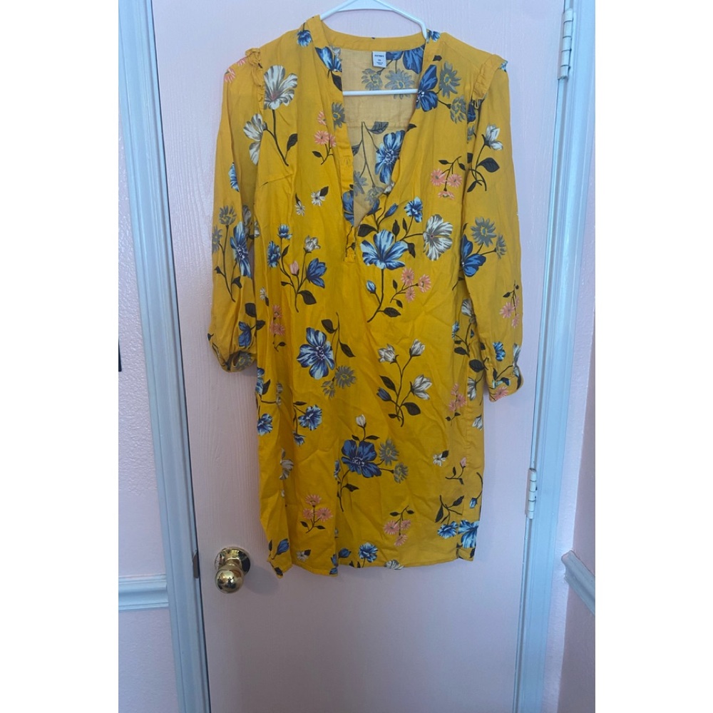 Yellow dress with hints of blue flowers